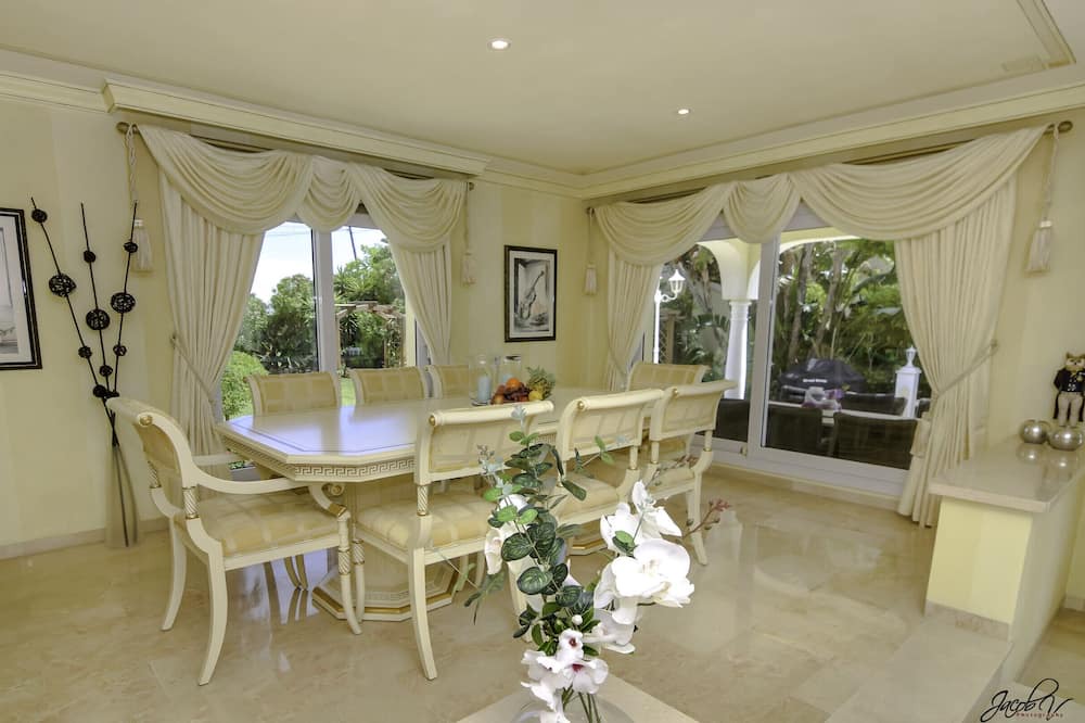 Photo of Livingroom in Urbanizacion Marbessa