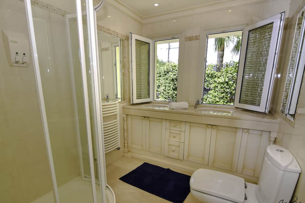 Photo of Bathroom in Urbanizacion Marbessa