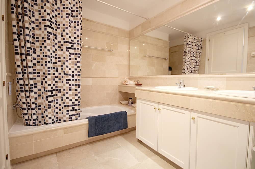Photo of Bathroom in Elviria