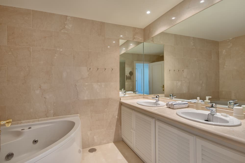 Photo of Bathroom in Nueva Andalucia