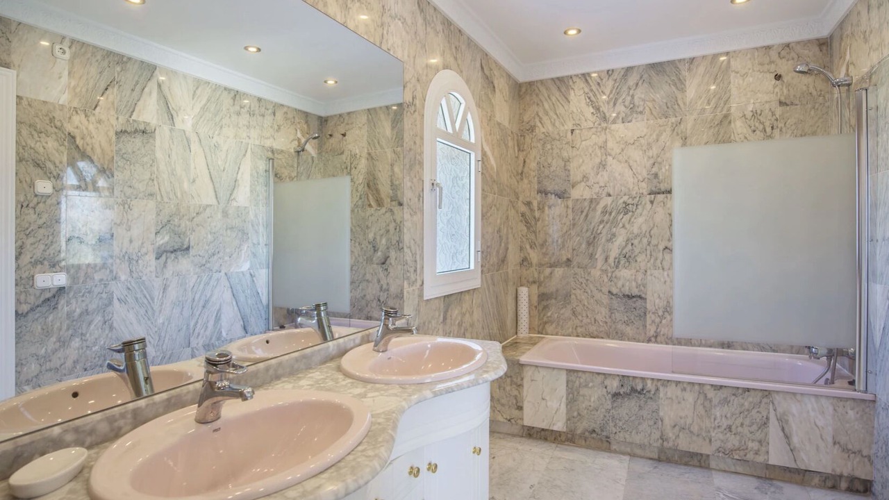 Photo of Bathroom in Puerto Banus