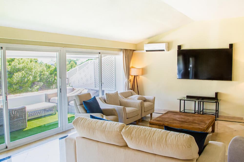 Photo of Livingroom in Golden Mile