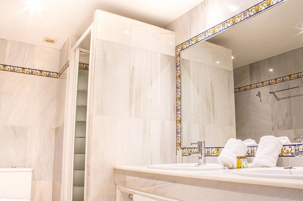 Photo of Bathroom in Golden Mile
