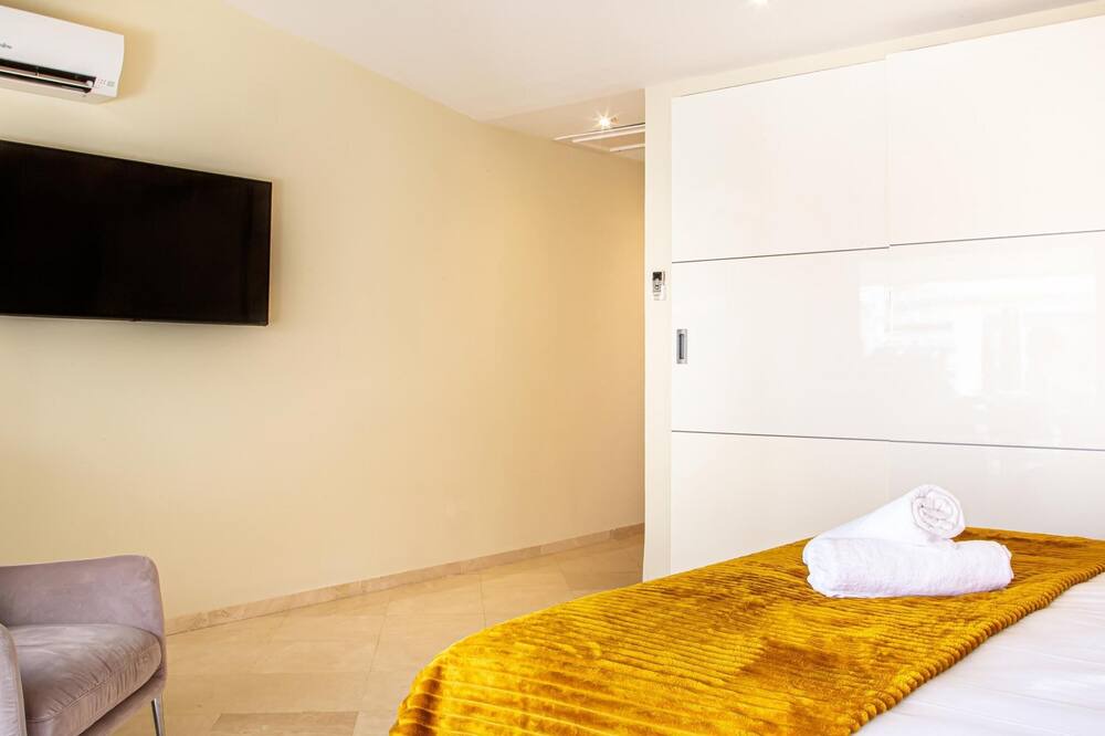 Photo of Bedroom in Golden Mile
