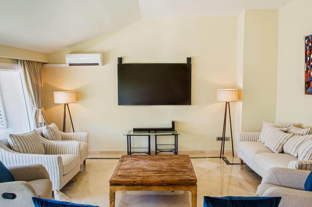 Photo of Livingroom in Golden Mile