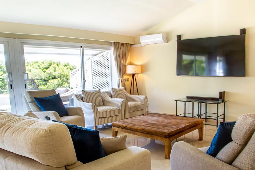 Photo of Livingroom in Golden Mile