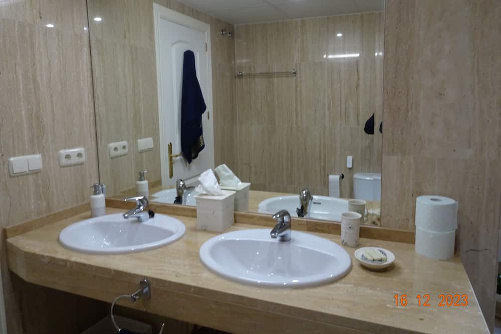 Photo of Bathroom in Elviria