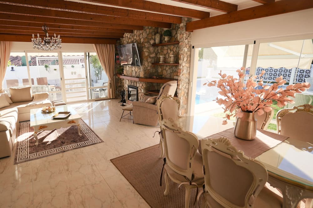 Photo of Livingroom in Urbanizacion Costabella