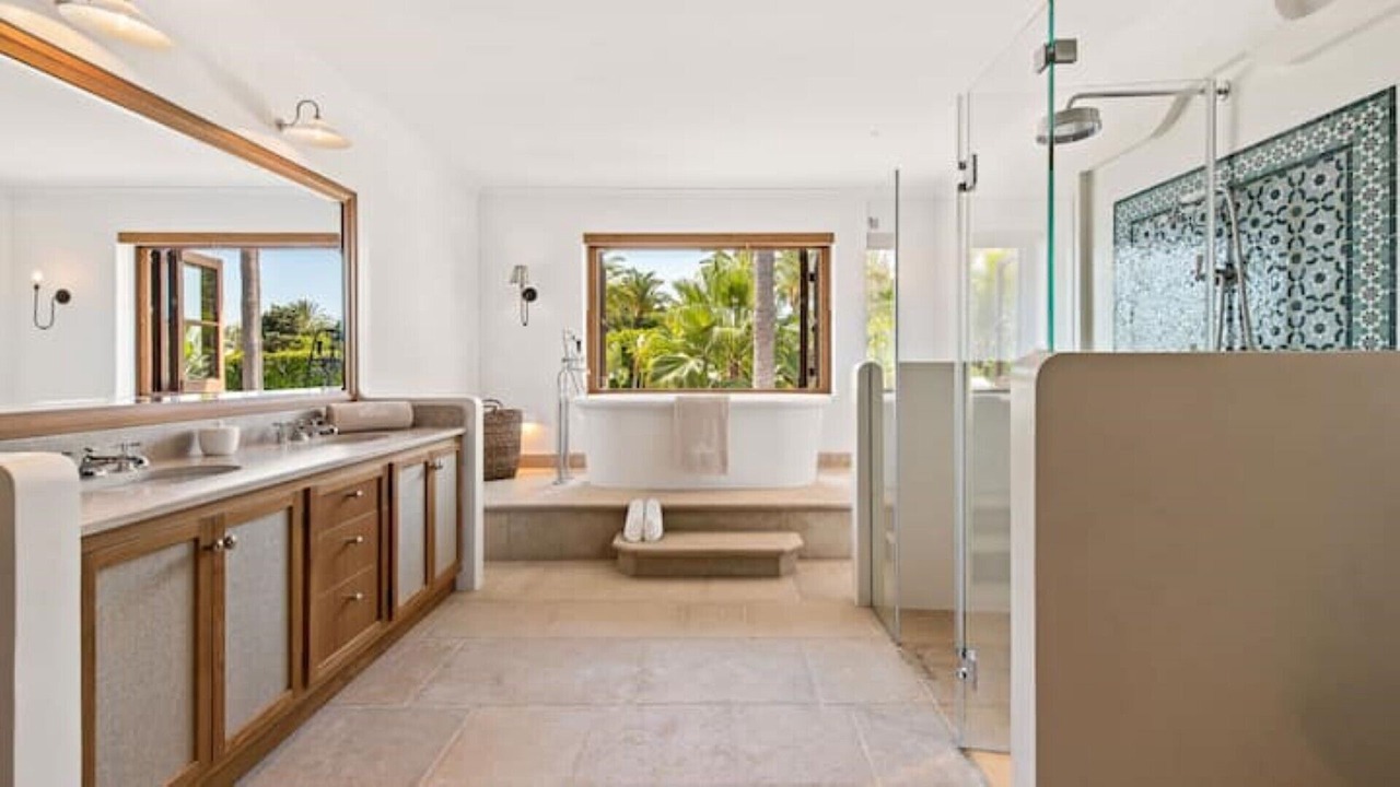 Photo of Bathroom in Golden Mile