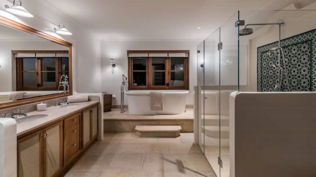 Photo of Bathroom in Golden Mile