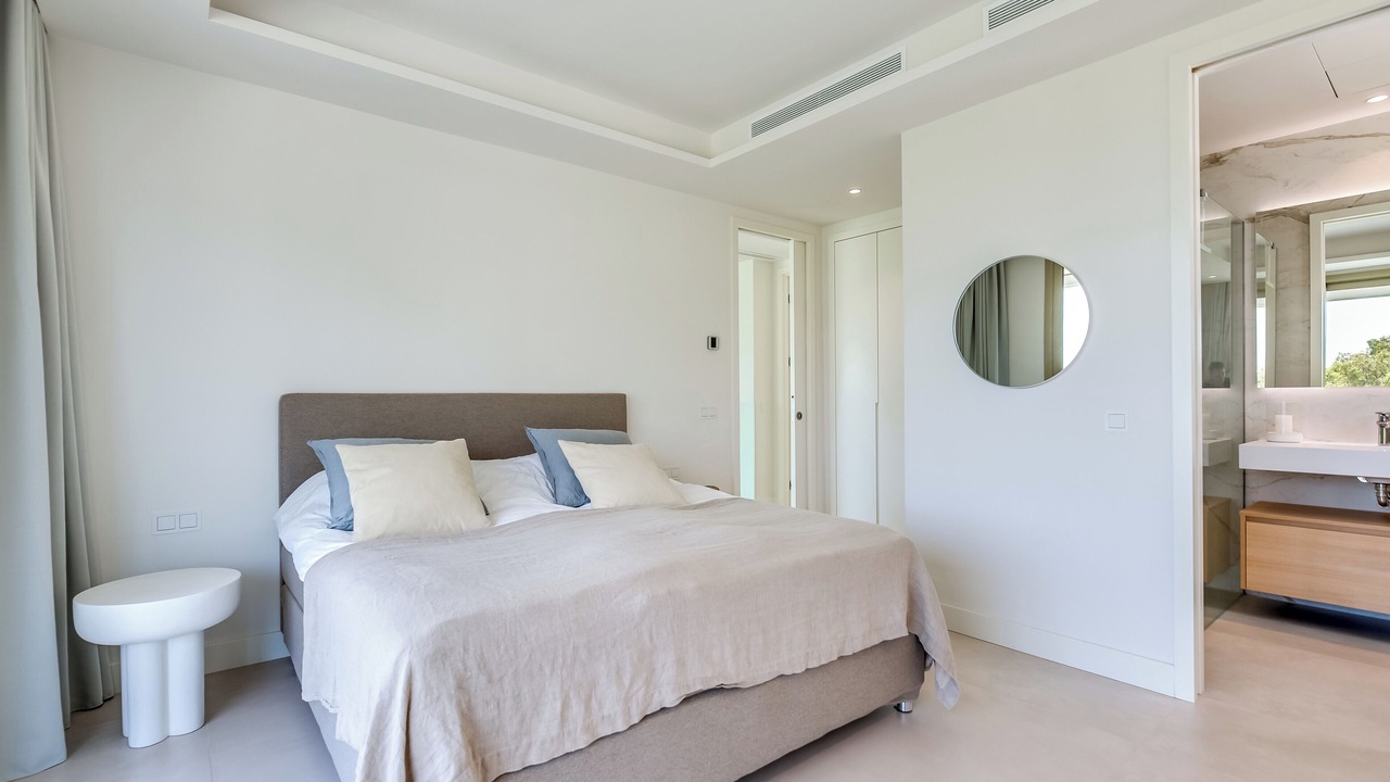 Photo of Bedroom in Golden Mile