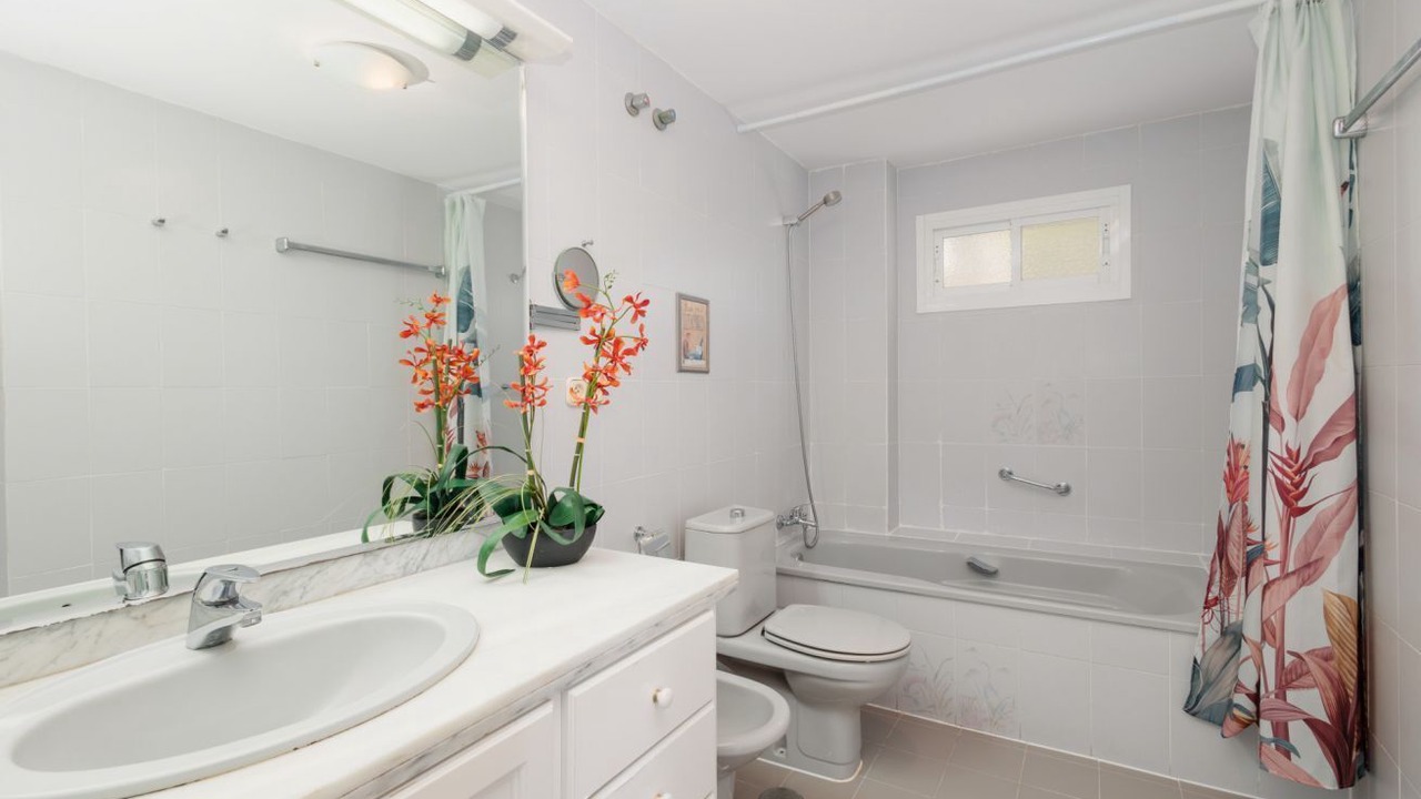 Photo of Bathroom in Urbanizacion Hacienda las Chapas
