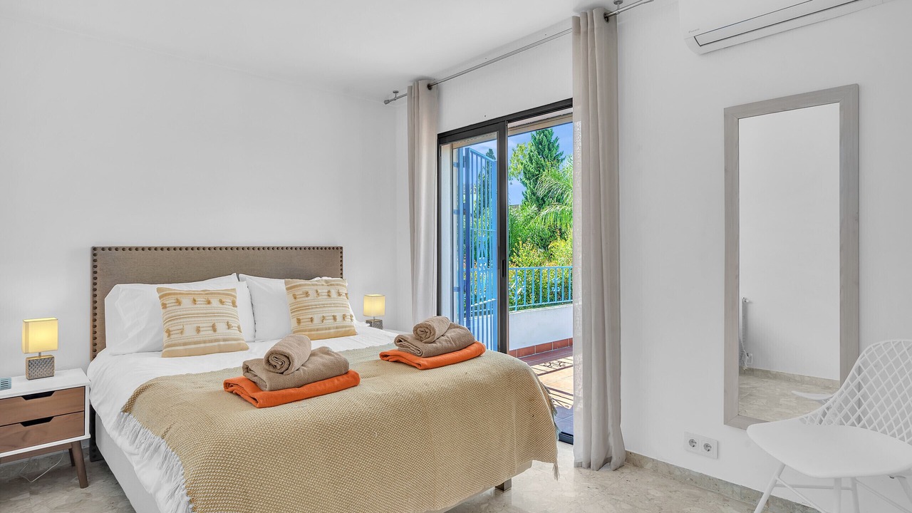 Photo of Bedroom in Golden Mile