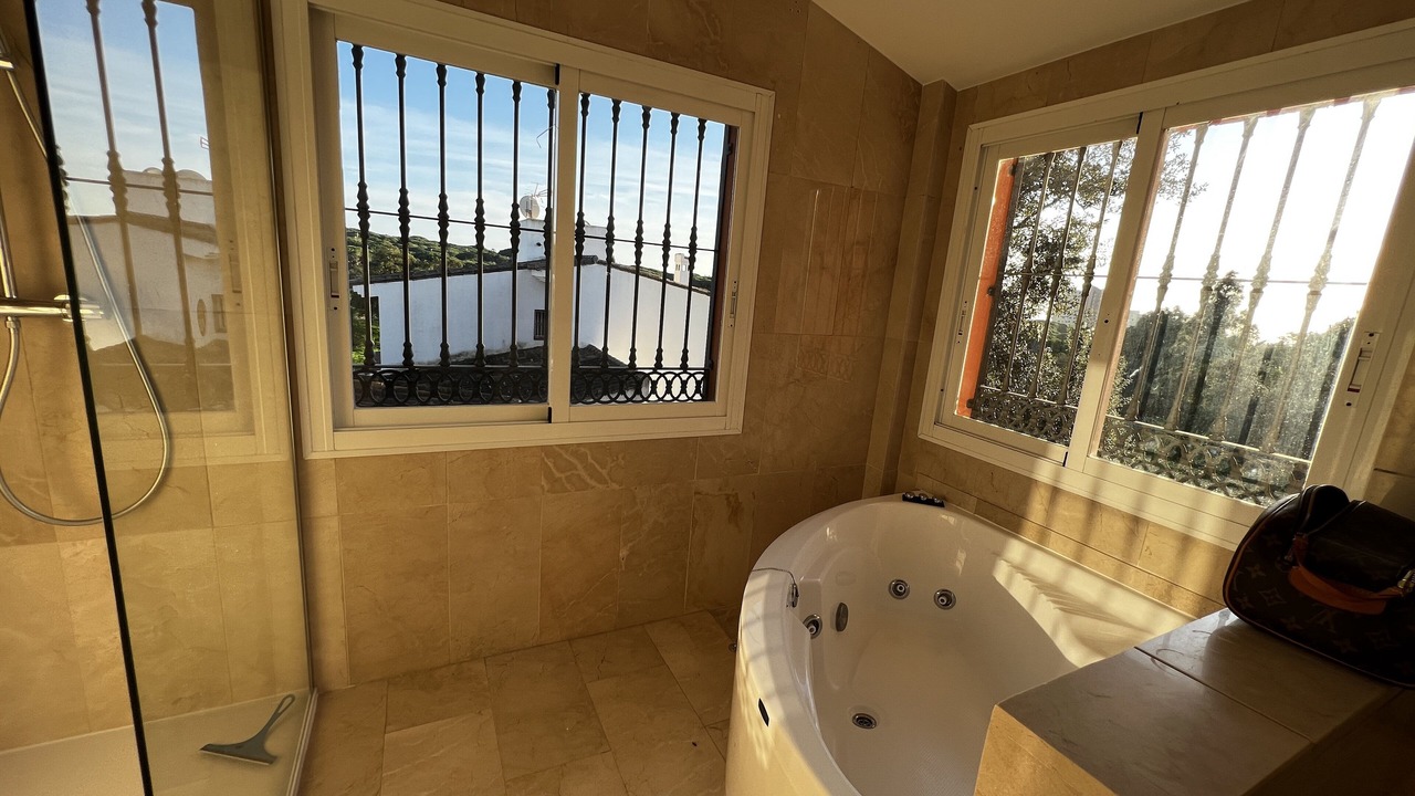 Photo of Bathroom in Urbanizacion Hacienda las Chapas