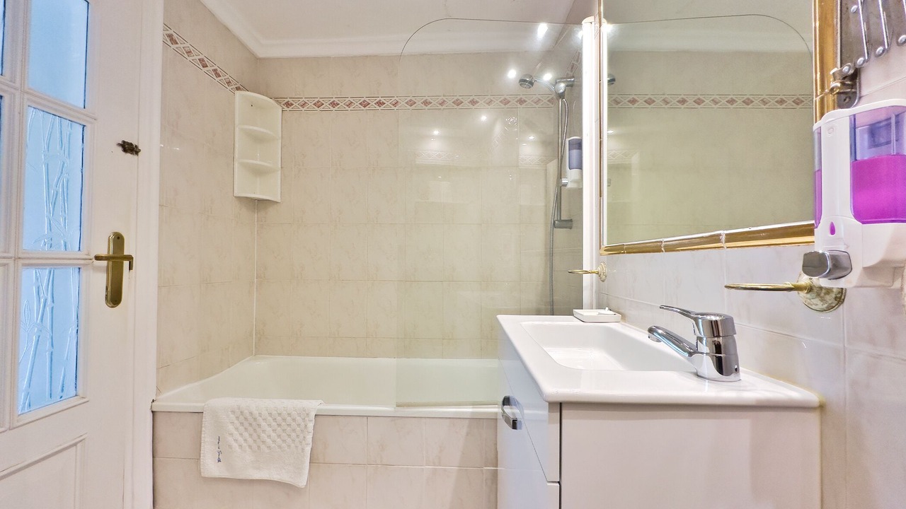 Photo of Bathroom in Golden Mile