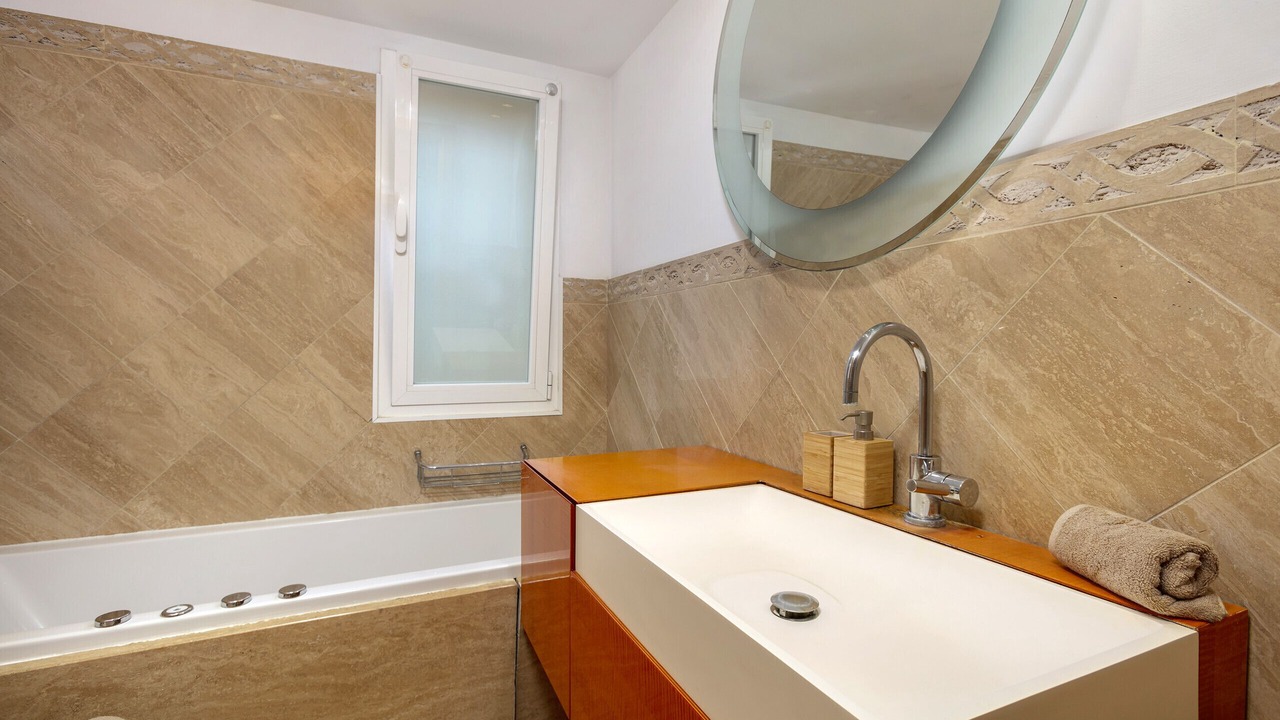 Photo of Bathroom in Golden Mile