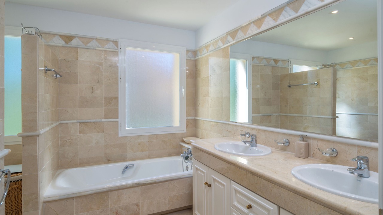 Photo of Bathroom in Elviria