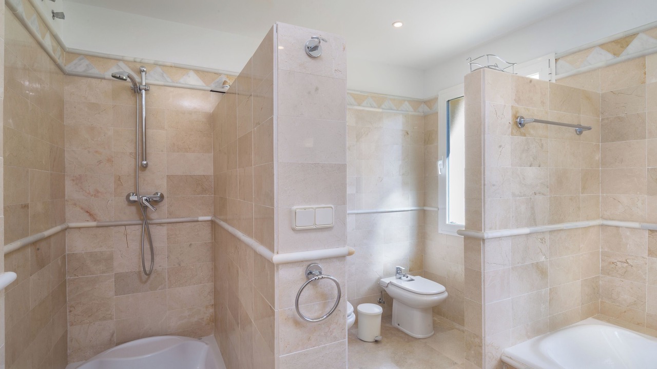 Photo of Bathroom in Elviria
