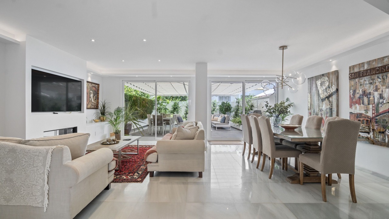 Photo of Livingroom in Golden Mile