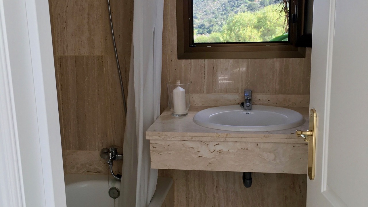 Photo of Bathroom in Urbanizacion Hacienda las Chapas