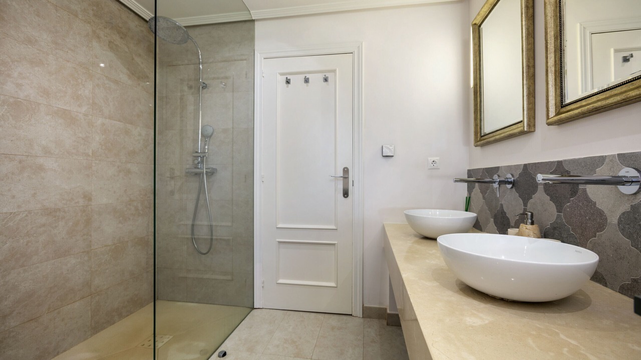 Photo of Bathroom in Golden Mile