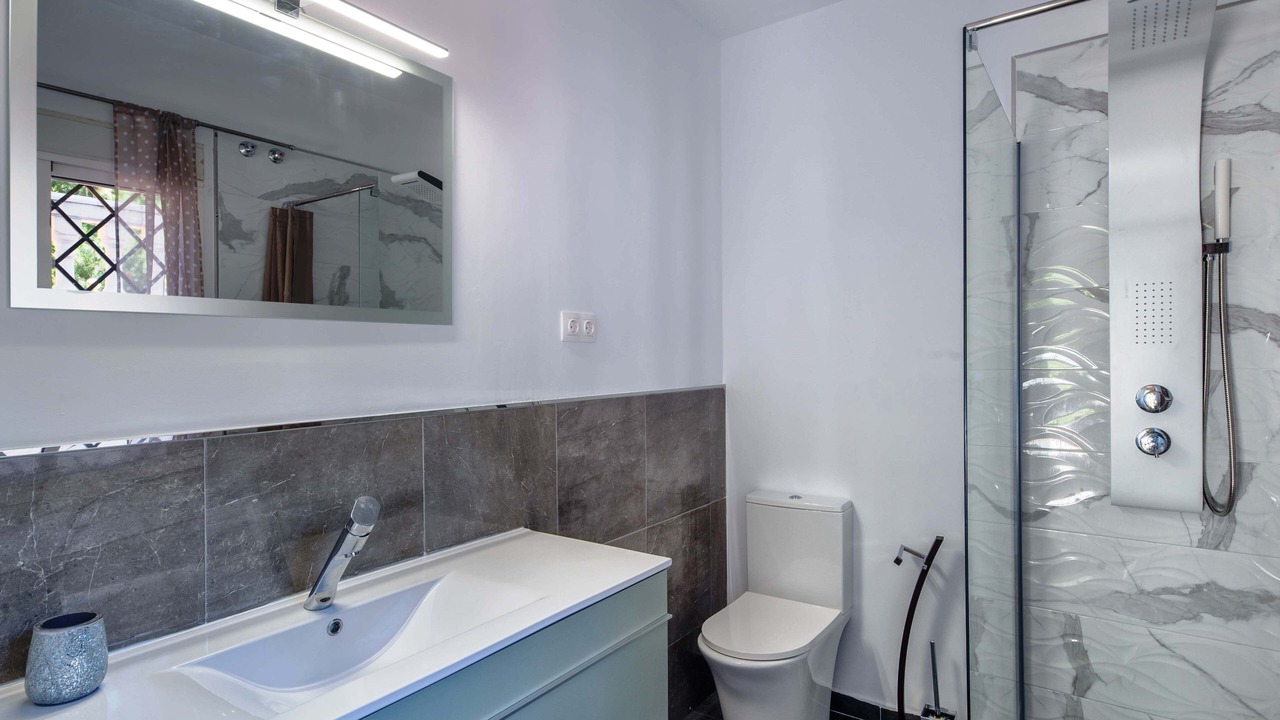 Photo of Bathroom in Urbanizacion Hacienda las Chapas