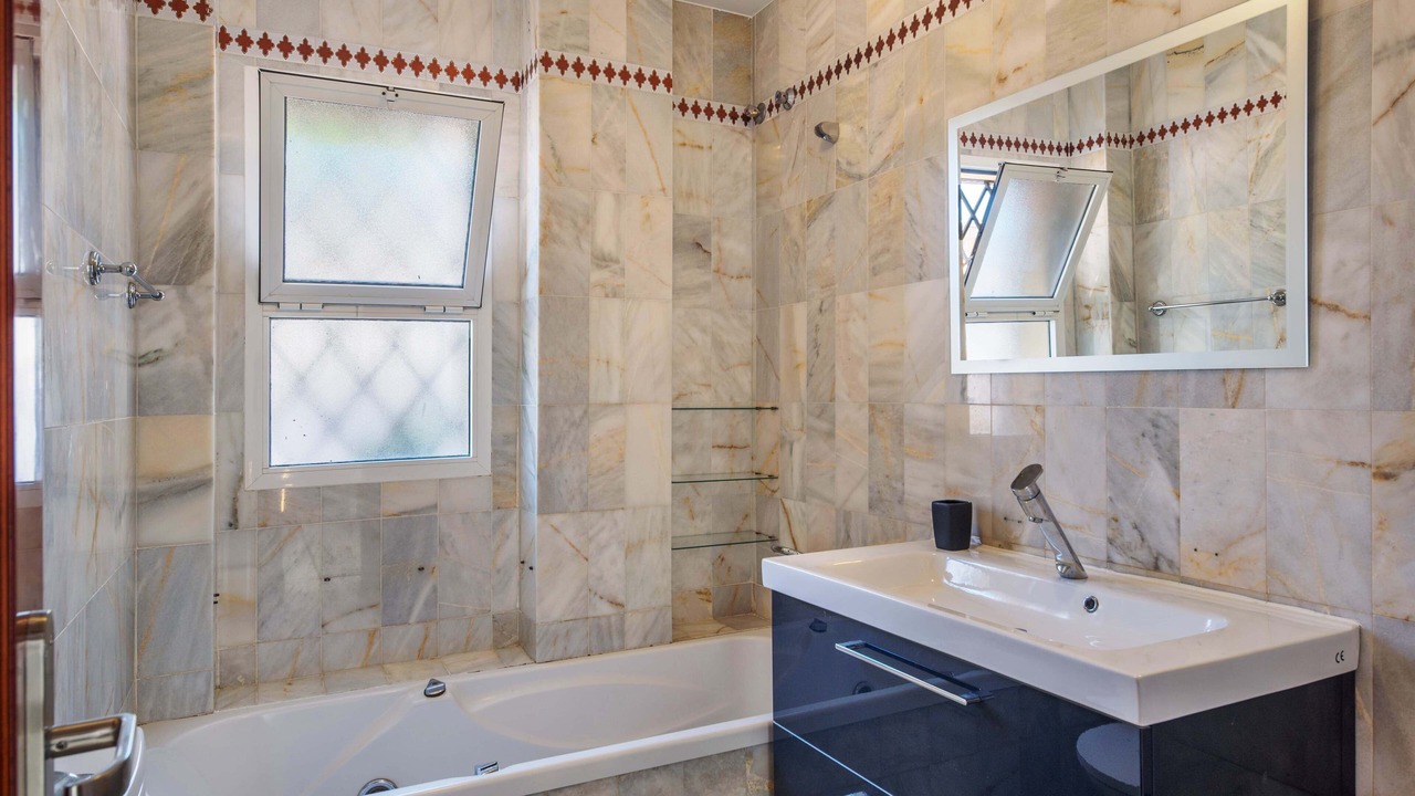 Photo of Bathroom in Urbanizacion Hacienda las Chapas