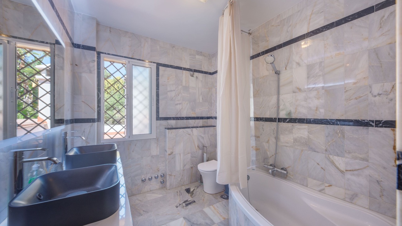 Photo of Bathroom in Urbanizacion Hacienda las Chapas