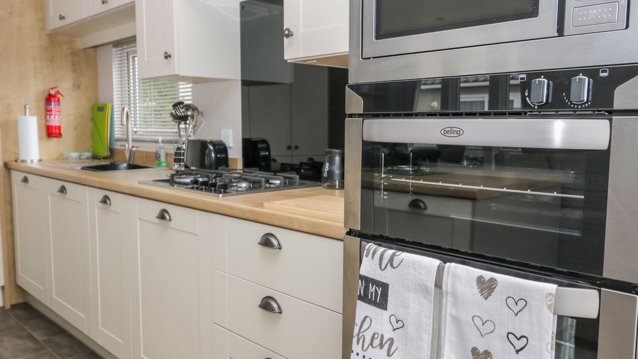 Photo of Kitchen in Cayton Bay