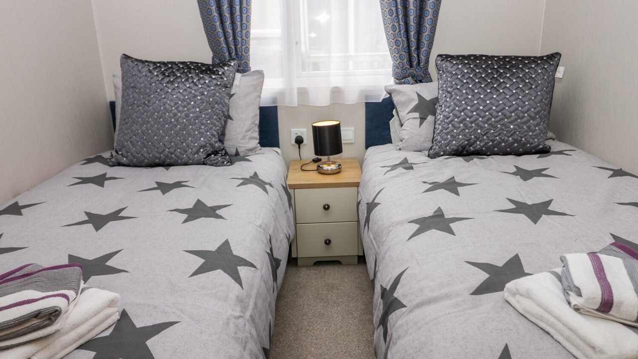 Photo of Bedroom in Cayton Bay