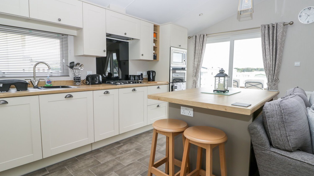 Photo of Kitchen in Cayton Bay