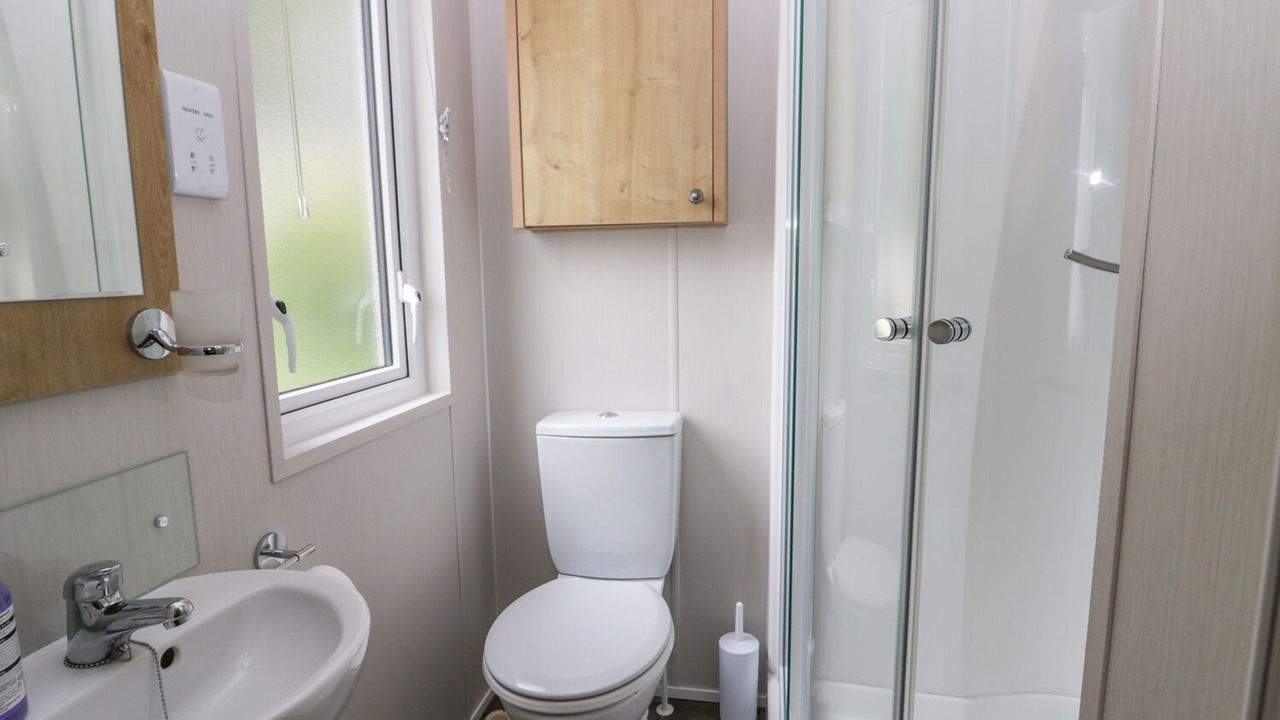 Photo of Bathroom in Cayton Bay