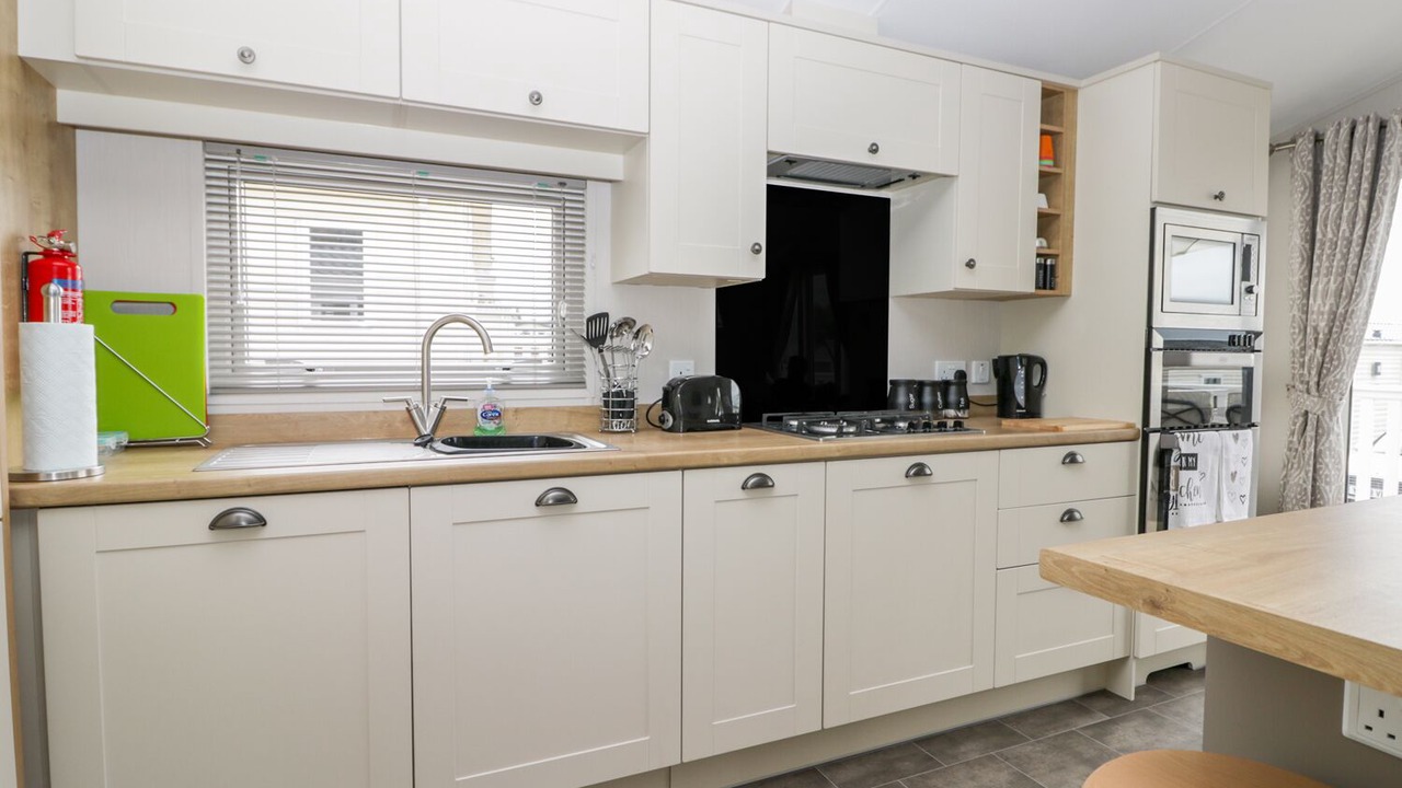 Photo of Kitchen in Cayton Bay