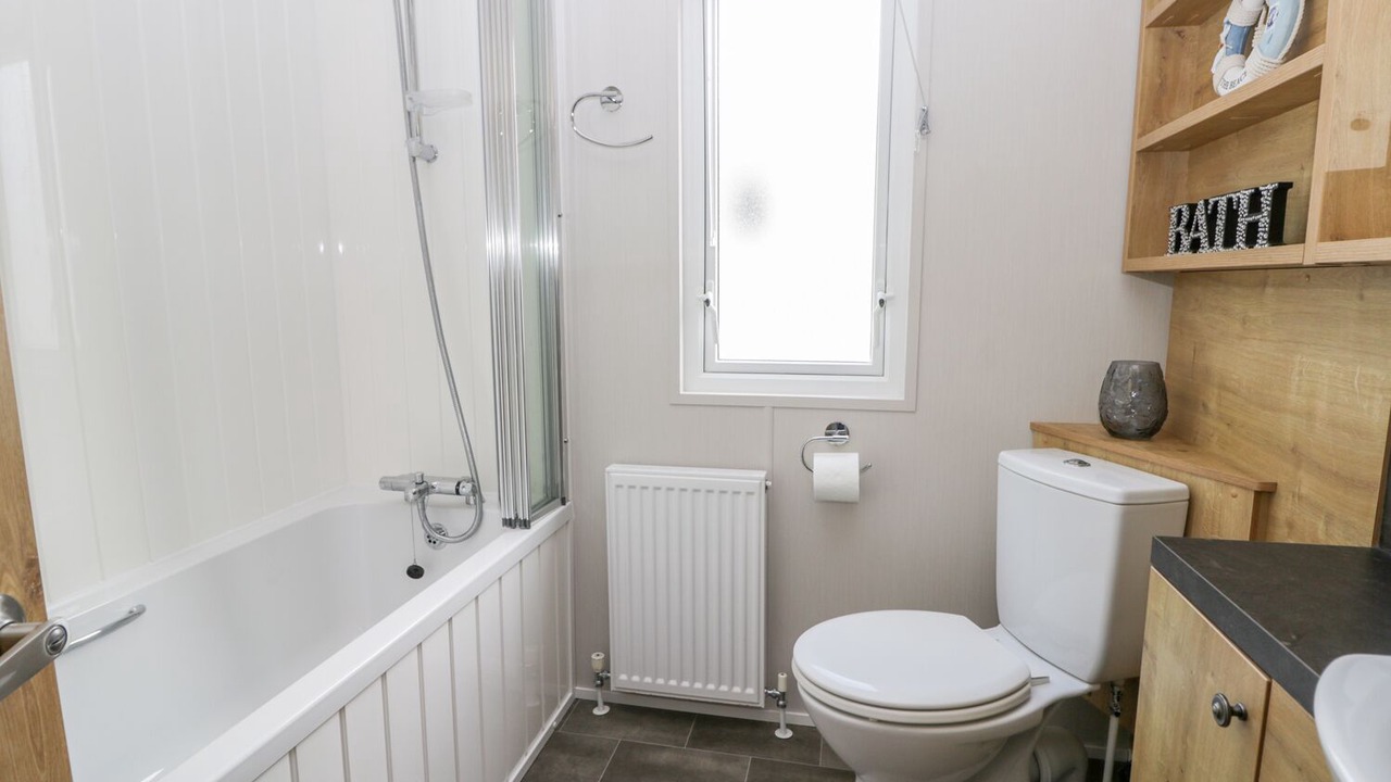Photo of Bathroom in Cayton Bay