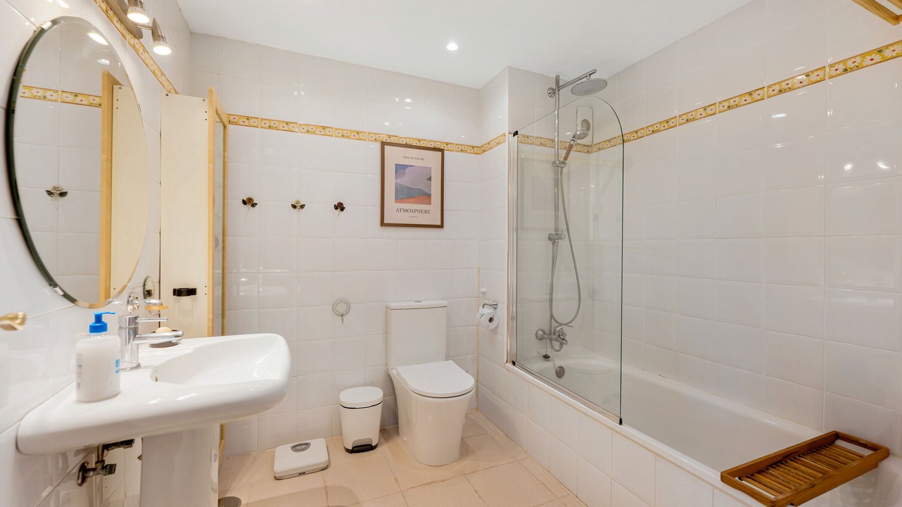 Photo of Bathroom in Urbanizacion Hacienda las Chapas