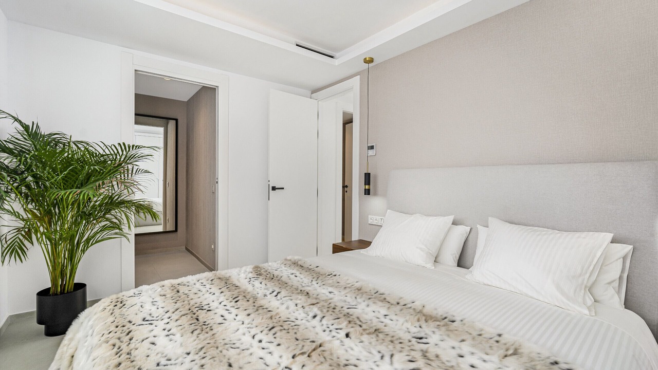 Photo of Bedroom in Golden Mile