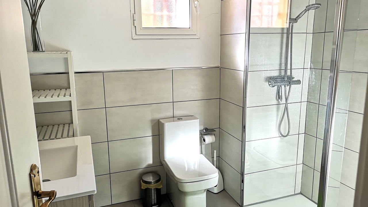 Photo of Bathroom in Urbanizacion Hacienda las Chapas