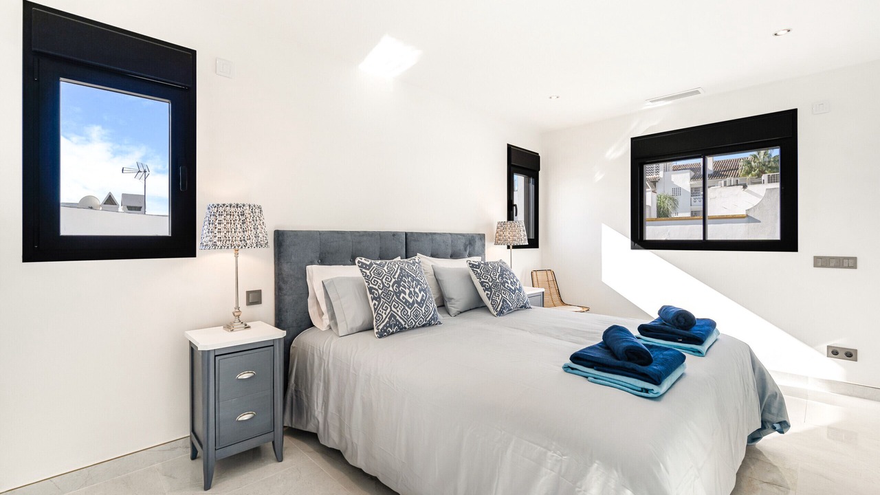 Photo of Bedroom in Golden Mile