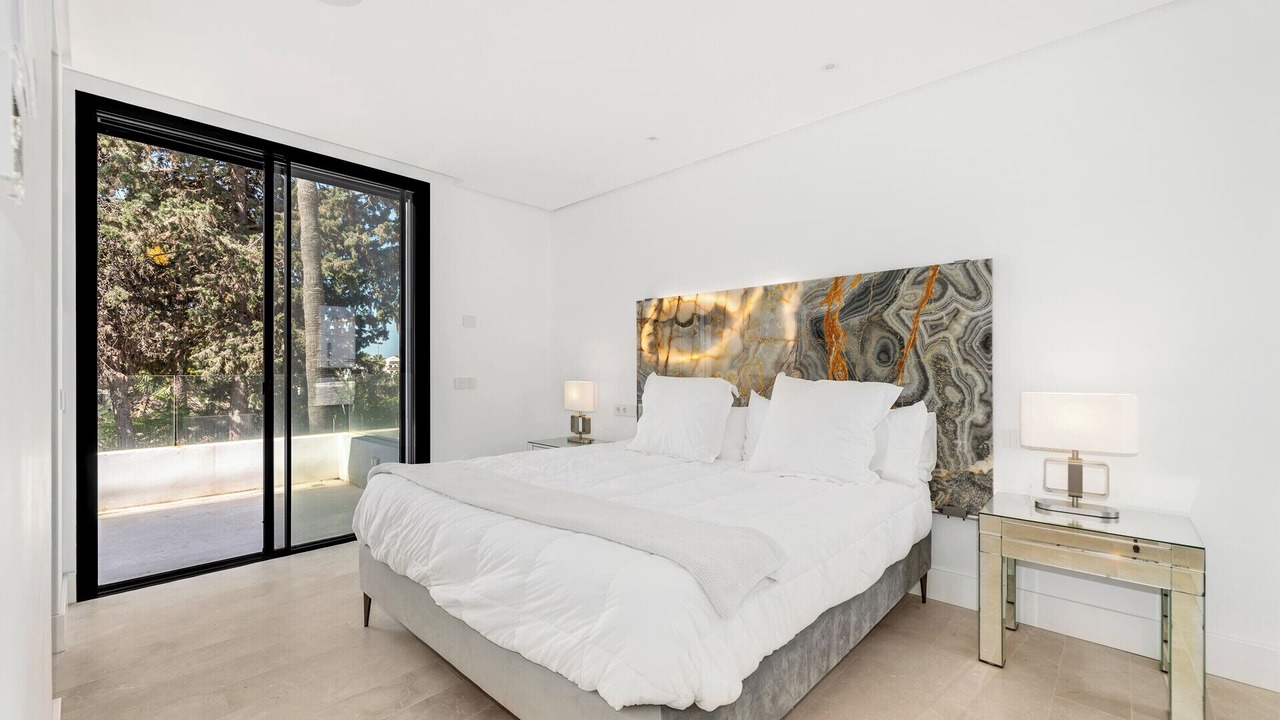 Photo of Bedroom in Golden Mile