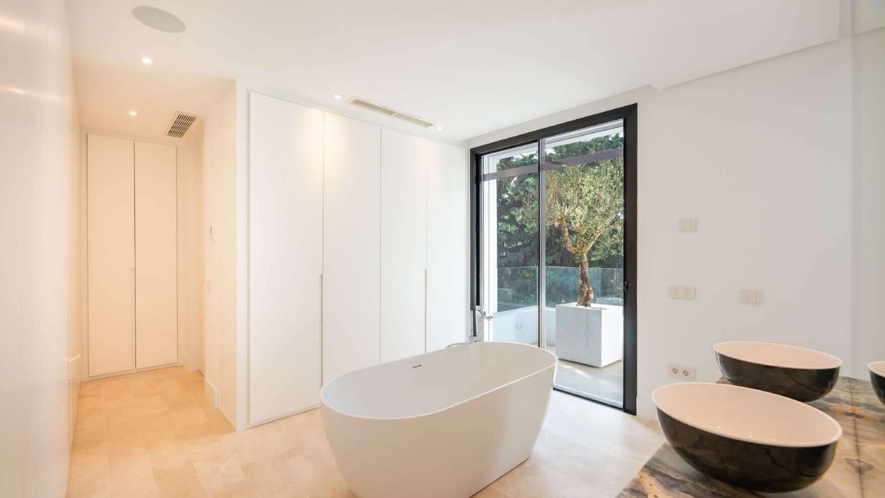 Photo of Bathroom in Golden Mile