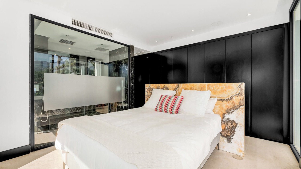 Photo of Bedroom in Golden Mile