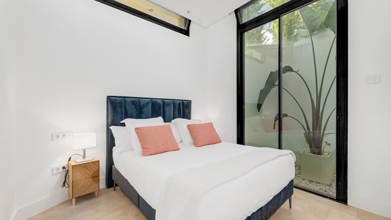 Photo of Bedroom in Golden Mile