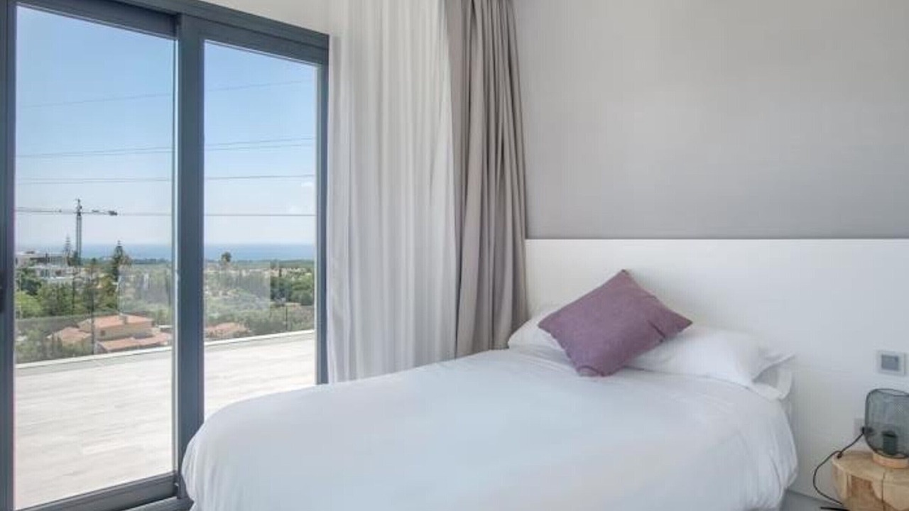 Photo of Bedroom in Golden Mile