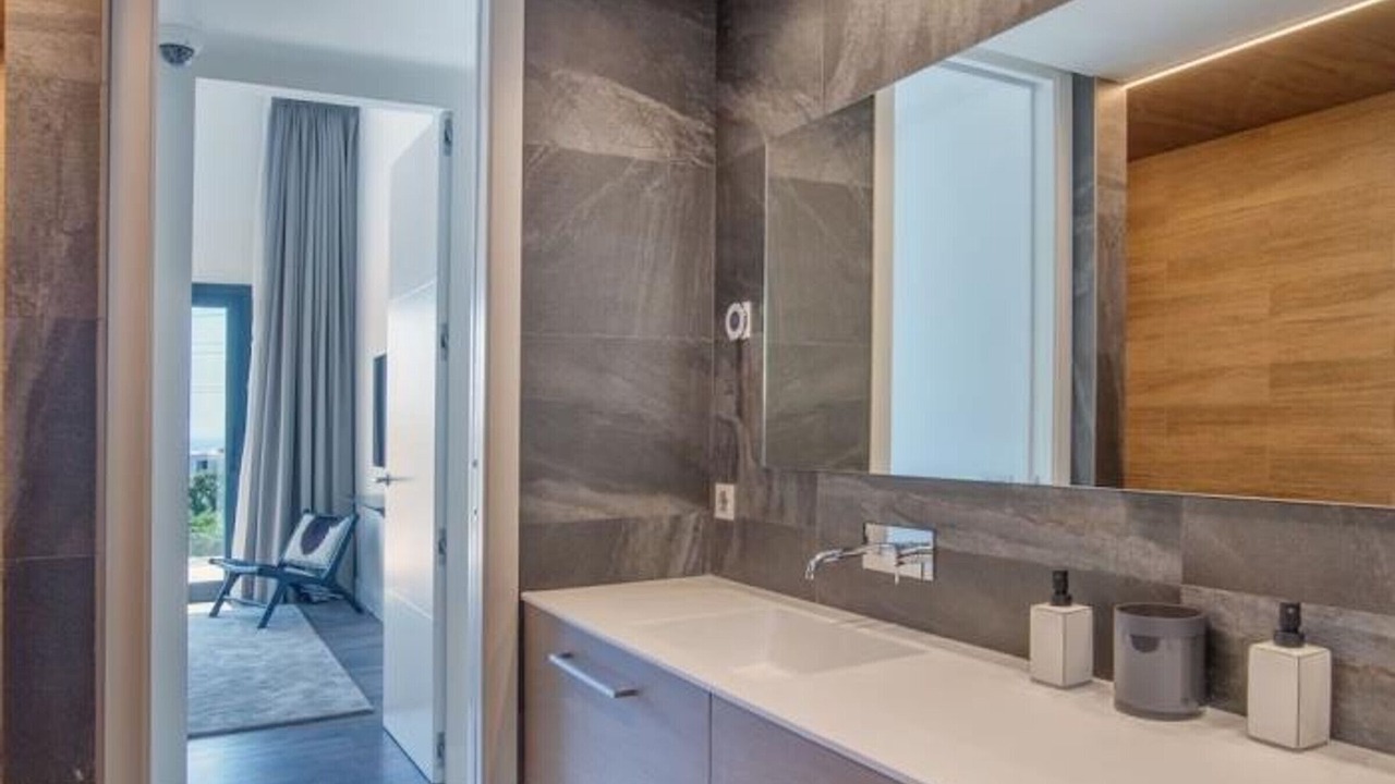 Photo of Bathroom in Golden Mile