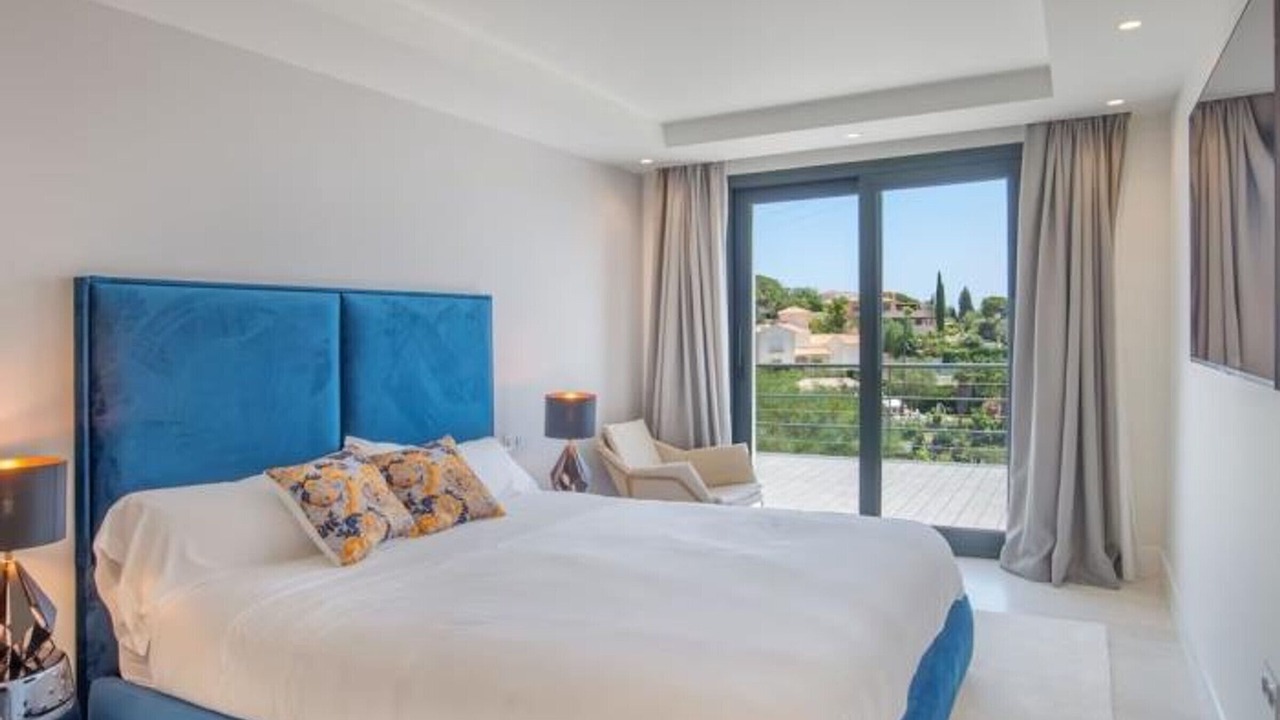 Photo of Bedroom in Golden Mile