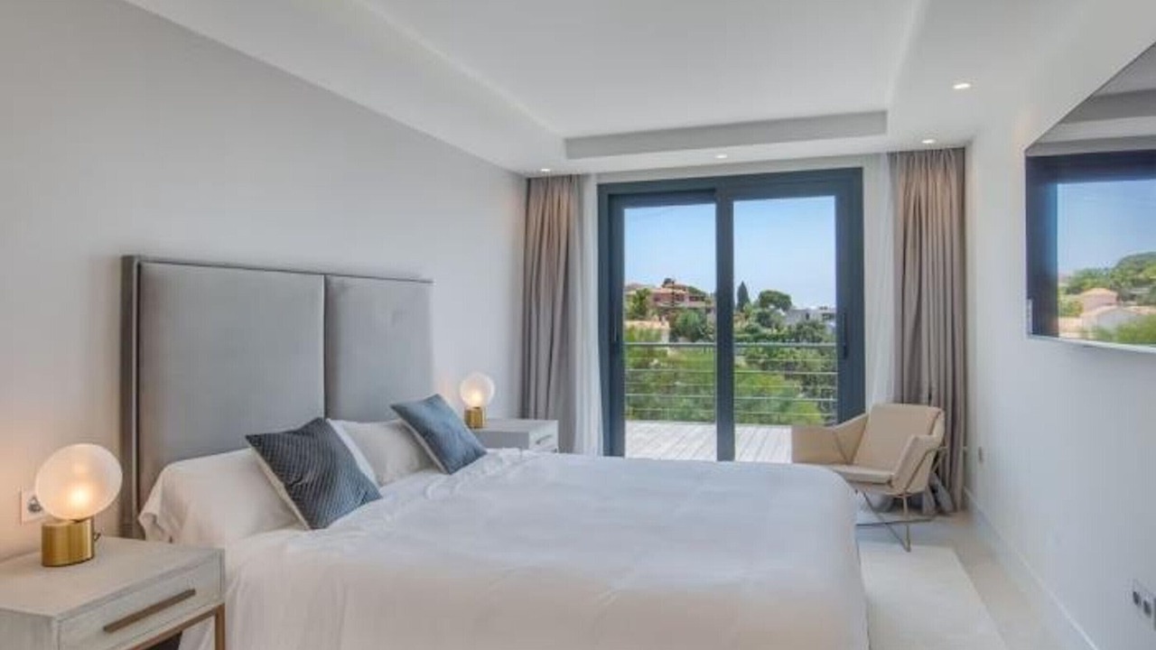 Photo of Bedroom in Golden Mile