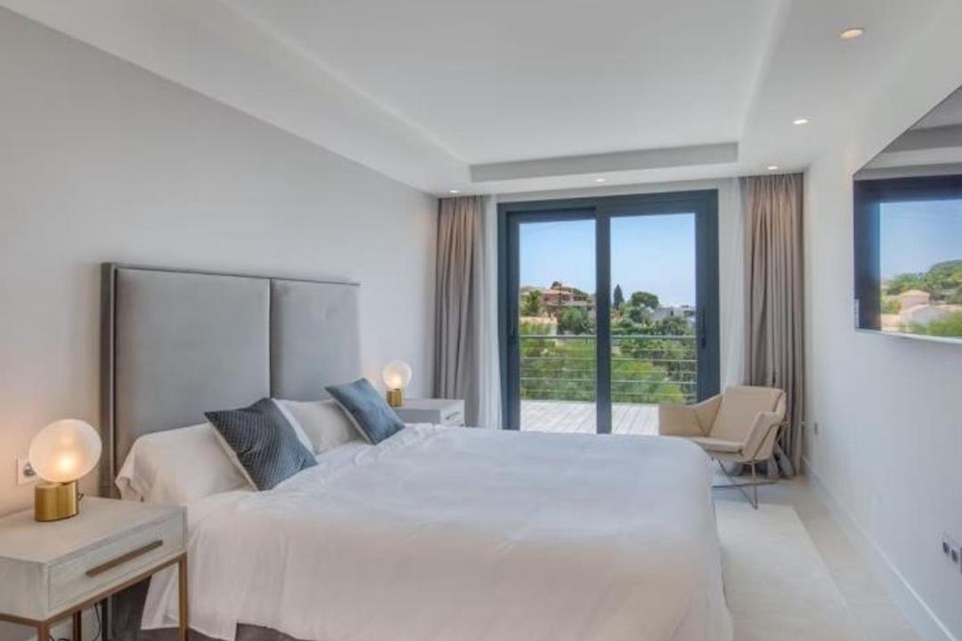 Photo of Bedroom in Golden Mile