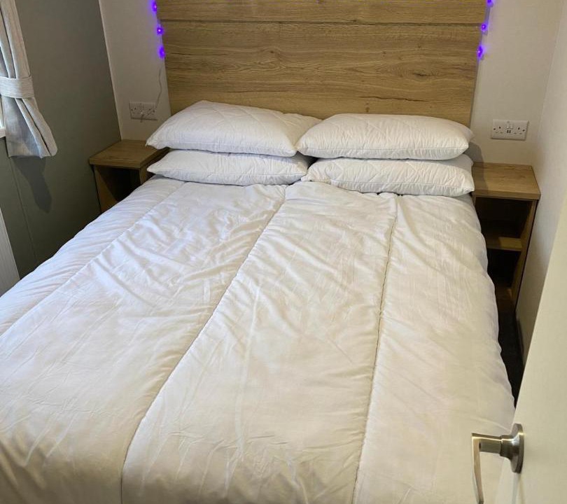 Photo of Bedroom in Cayton Bay