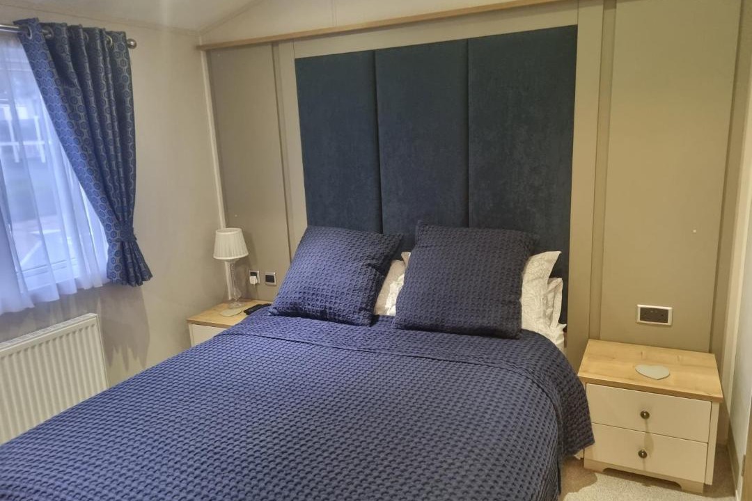 Photo of Bedroom in Cayton Bay