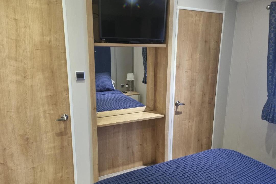 Photo of Bedroom in Cayton Bay